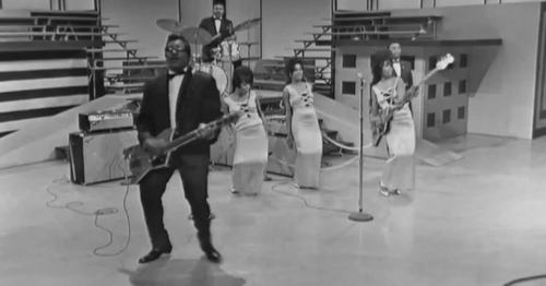 PEGGY JONES (1940–2015): LA LUZ QUE SIGUIÓ BRILLANDO EN LA MÚSICA Y EL ACTIVISMO.