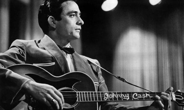 EL LEGADO INMORTAL DE JOHNNY CASH: DEL ICÓNICO VIDEOCLIP DE JOHN HILLCOAT A LA COLECCIÓN DEFINITIVA DE SUS LETRAS