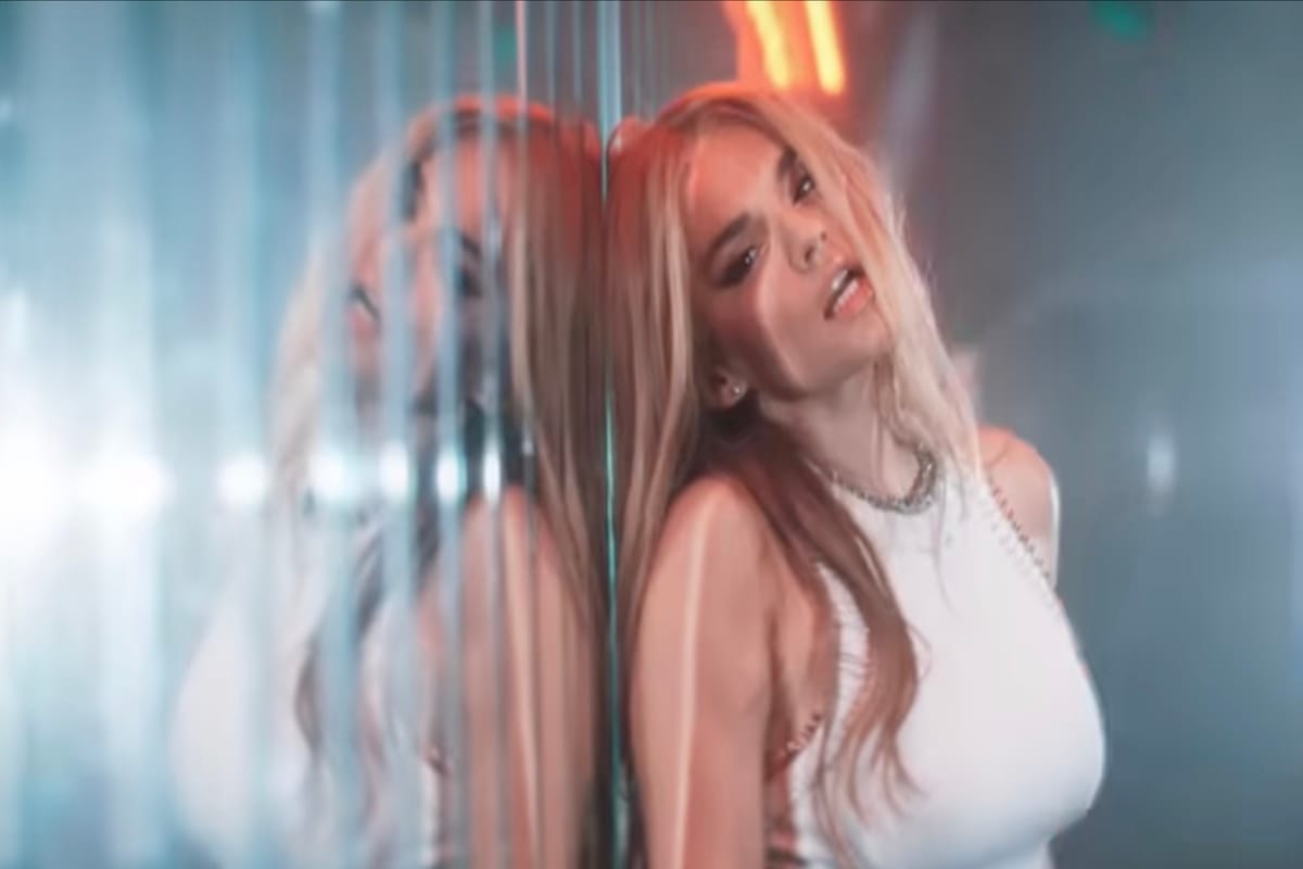 MELODY EL APAGÓN La cantante Melody en una imagen vibrante y llena de energía, representando la fuerza de su nuevo single "El apagón" tras su paso por Eurovisión 2025