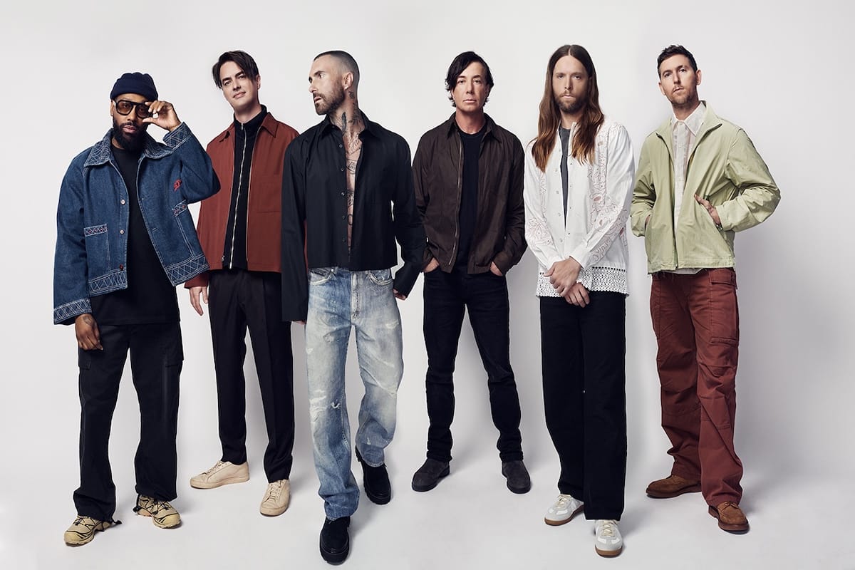 MAROON 5 Foto de la banda de pop rock Maroon 5 con Adam Levine en el centro